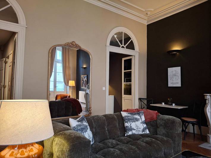 Entire apartment, Historic Stylish Apt in Heart of Carcassonne in Carcassonne, Carcassonne region