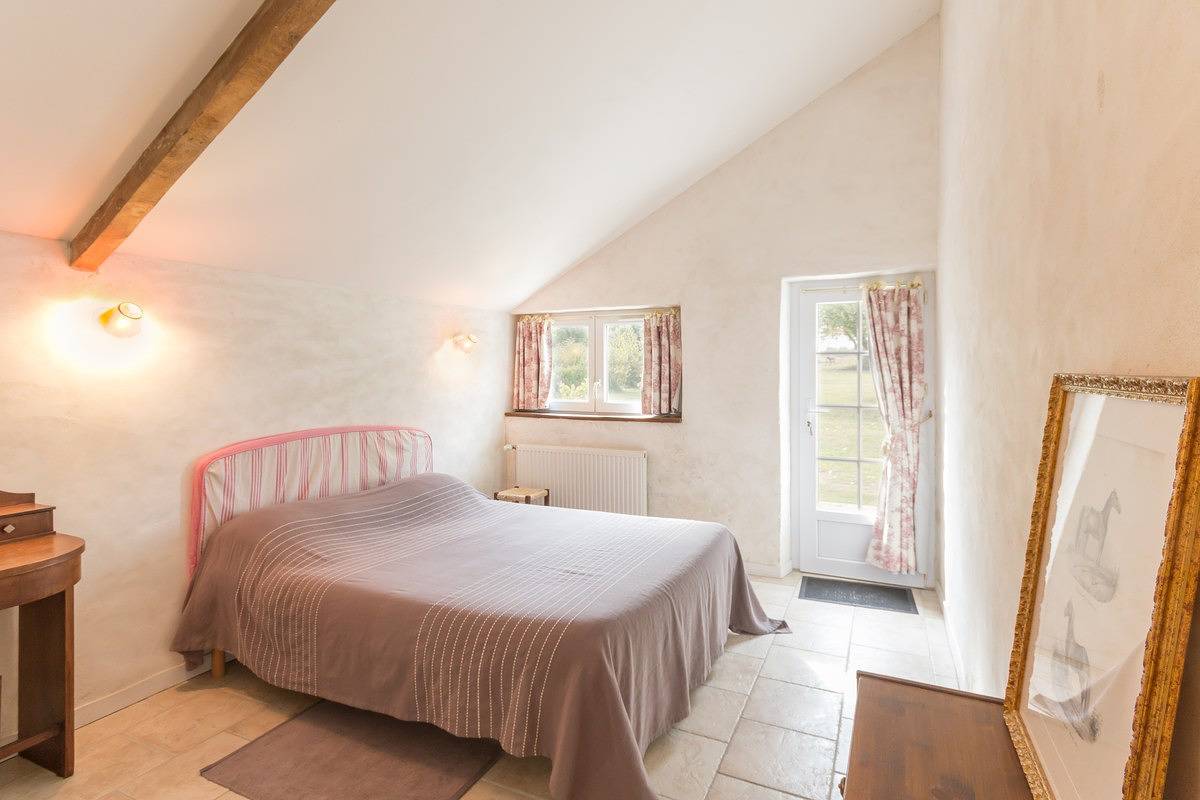 Rdc 2 Pers Chambre rose in Muzillac, Côte des Mégalithes