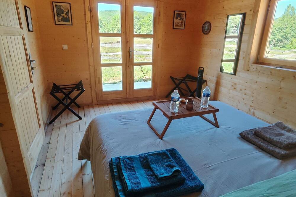 Gästezimmer 'Au Chant Des Oiseaux - Mésanges -' in Varen, Holzofenpizza und Klimaanlage in Varen, Zentralmassiv
