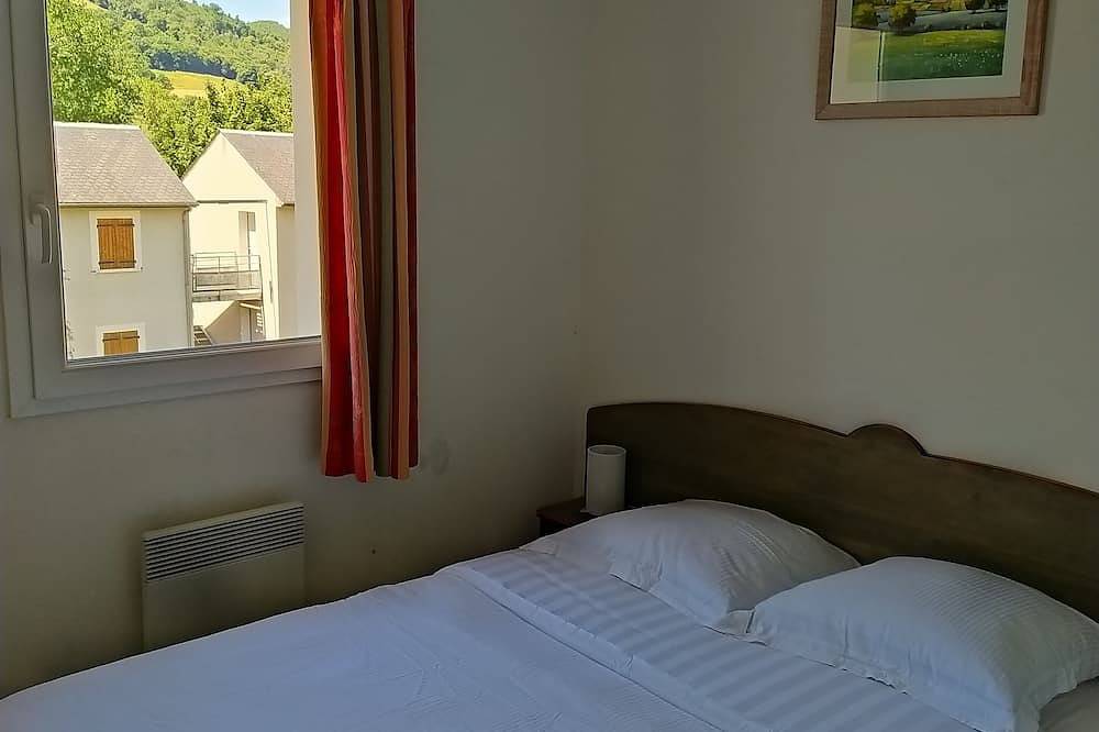Entire apartment, 2-Room Apartment Balcony Swimming Pool Village Goélia in Saint-Geniez-d'Olt-et-d'Aubrac, Massif Central
