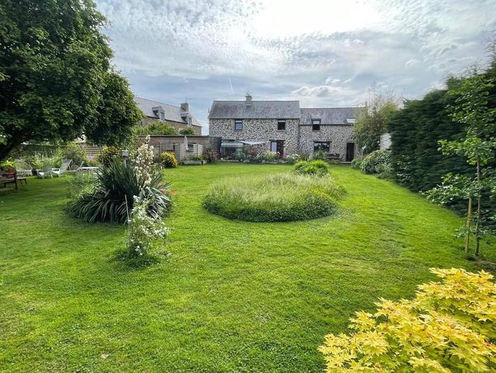 Location de vacances pour 2 personnes, avec vue et jardin à Saint-Hélen