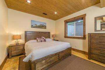 Log Cabin for 20 Guests in Idaho, USA, Picture 1