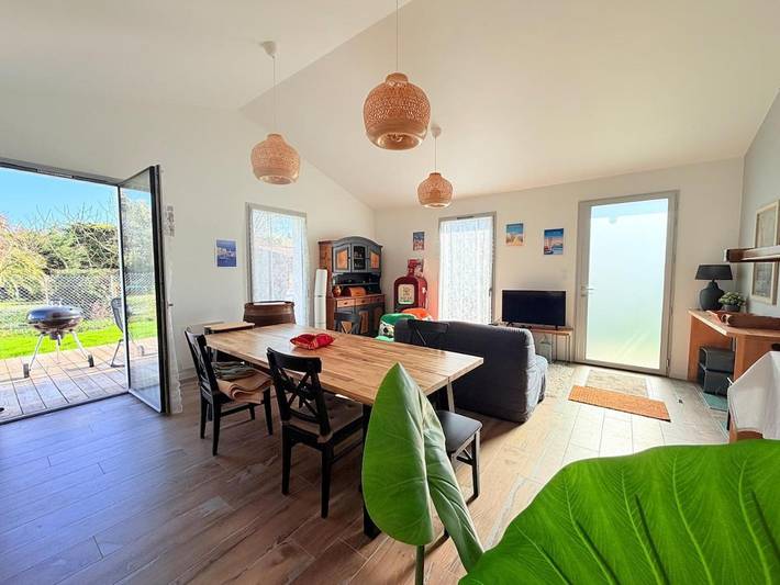 Location de vacances pour 4 personnes, avec jardin et terrasse dans Plage des Boulassiers