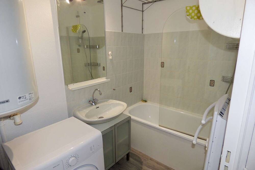 Appartement entier, Piscine, plages à proximité, internet et parking privé in La Seyne-sur-Mer, Région de Toulon