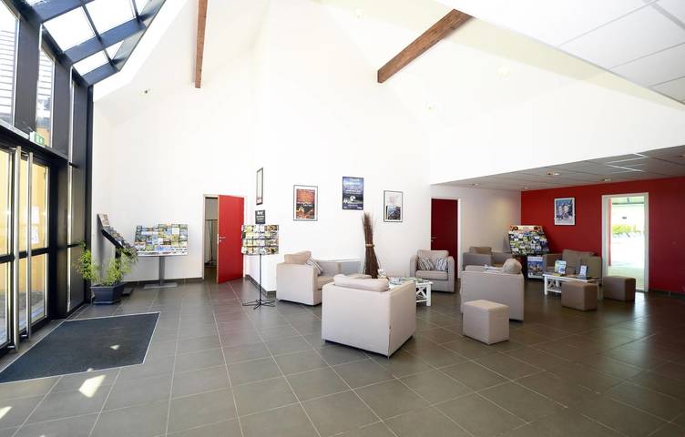 Gîte pour 6 personnes, avec sauna et terrasse ainsi que jardin et piscine, adapté aux familles à Sarlat-la-Canéda