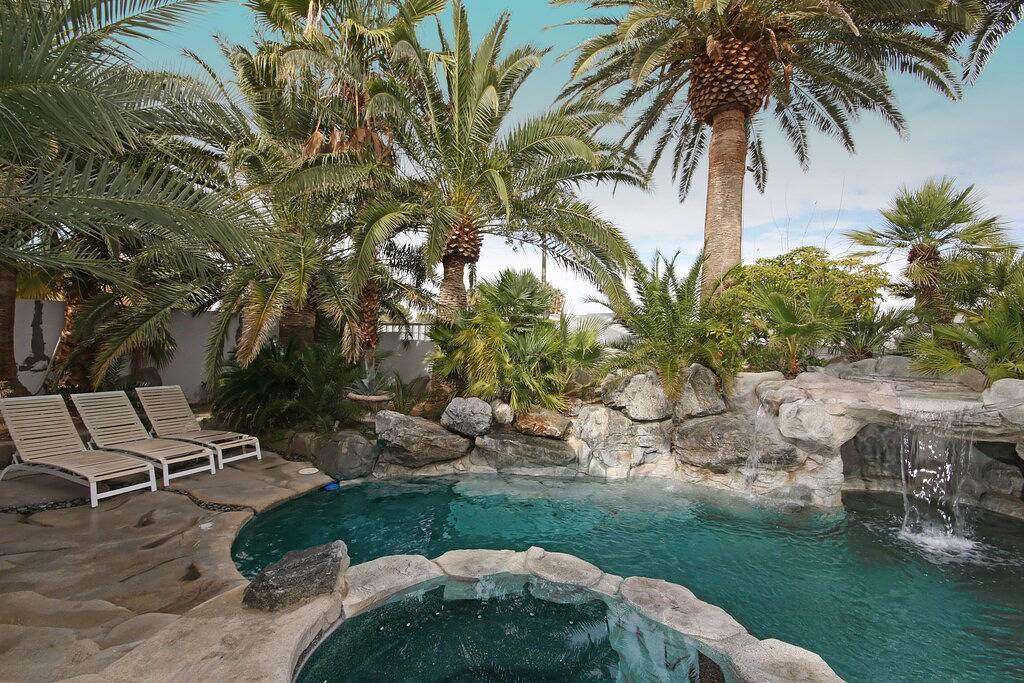 Pool Vergleichbare um Mirage, Palapa-Hütte, 82 in Hd-Tv in Paradise, Nevada