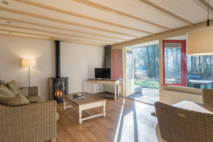 Bungalow für 2 Personen, mit Balkon/Terrasse und Terrasse sowie Garten und Pool in Arcen