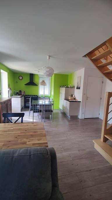 Appartement entier, Logement avec grand balcon dans le Brionnais in Chauffailles, Région de Charolles