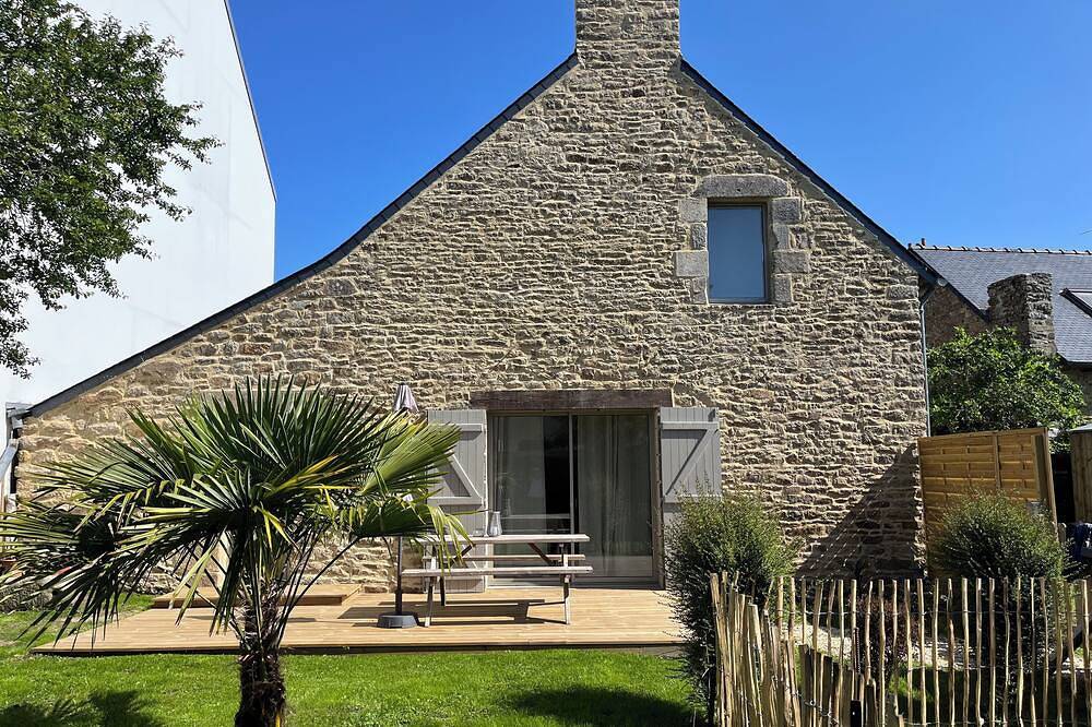 Charm in the heart of the village: house with sunny garden close to the sea in Arradon, Côte des Mégalithes