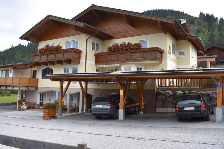 Hütte für 2 Personen, mit Terrasse und Garten in Flachau