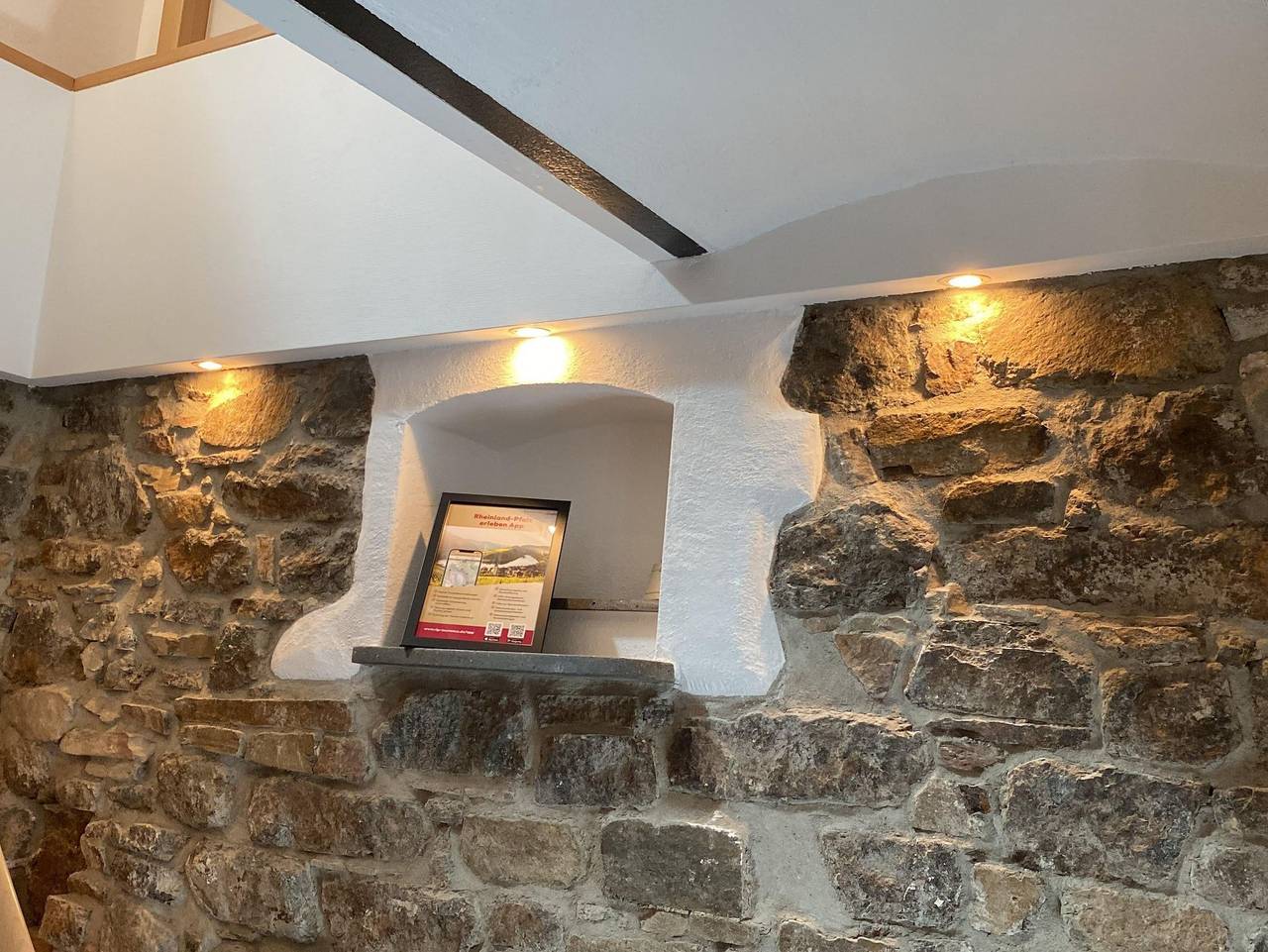 Ganze Ferienwohnung, Apartments im Château d'Esprit - Appartement Orchidee - Wohn-/Schlafraum in Höhr-Grenzhausen, Westerwald