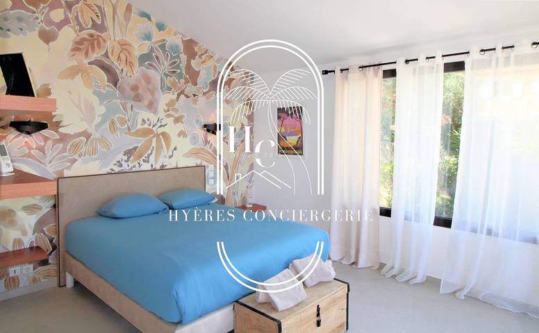 Ganze Ferienwohnung, Ferienwohnung für 10 Personen mit Pool in La Madrague, Hyeres