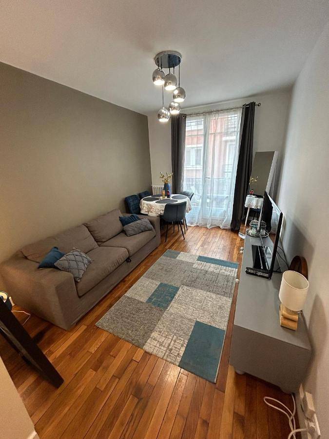 Appartement entier, One-Bedroom Apartment in Saint-Mandé, Val-de-Marne