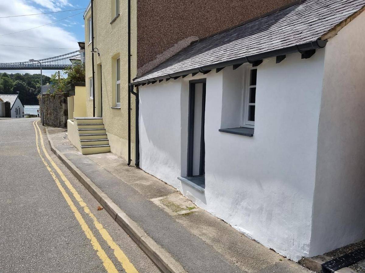 Ferrymans Cottage - Iconic Listed Building in Menai Bridge, Isle of Anglesey