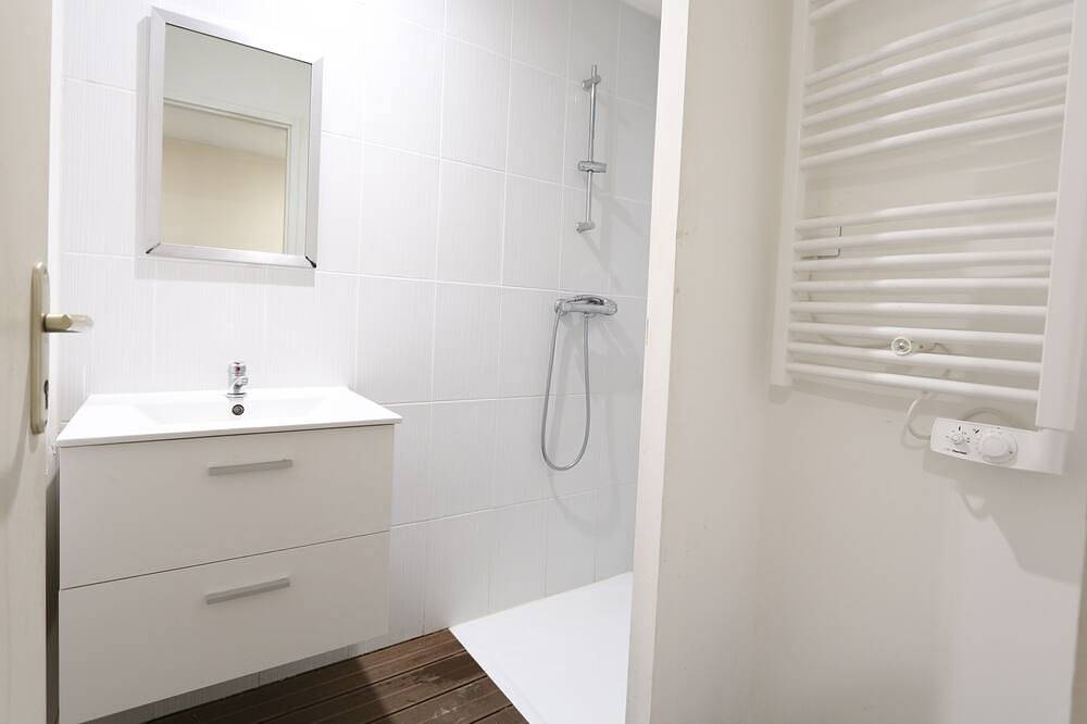 Loft Xxl avec piscine intérieure et salle de jeux in Le May-sur-Èvre, Région de Cholet