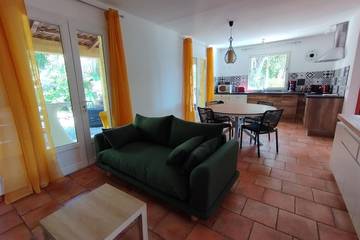 Gîte pour 4 personnes, avec terrasse ainsi que piscine et jardin à Barbaggio