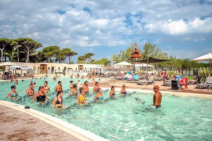 Camping für 5 Personen, mit Terrasse in Frejus - 4