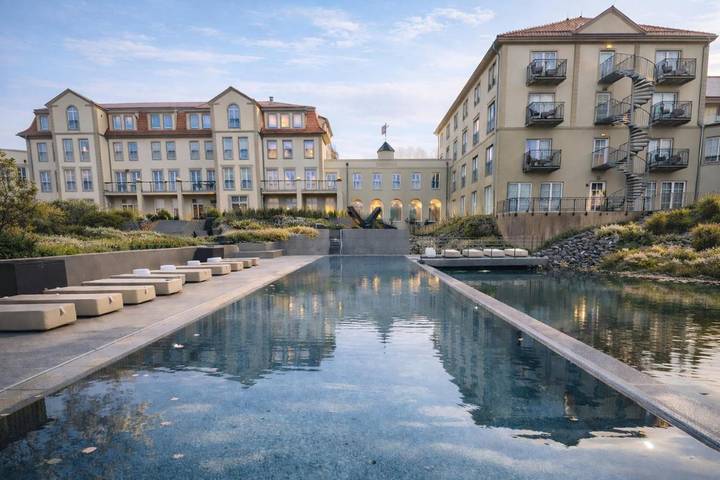 Hotel, mit Terrasse und Garten sowie Kinderpool und Pool