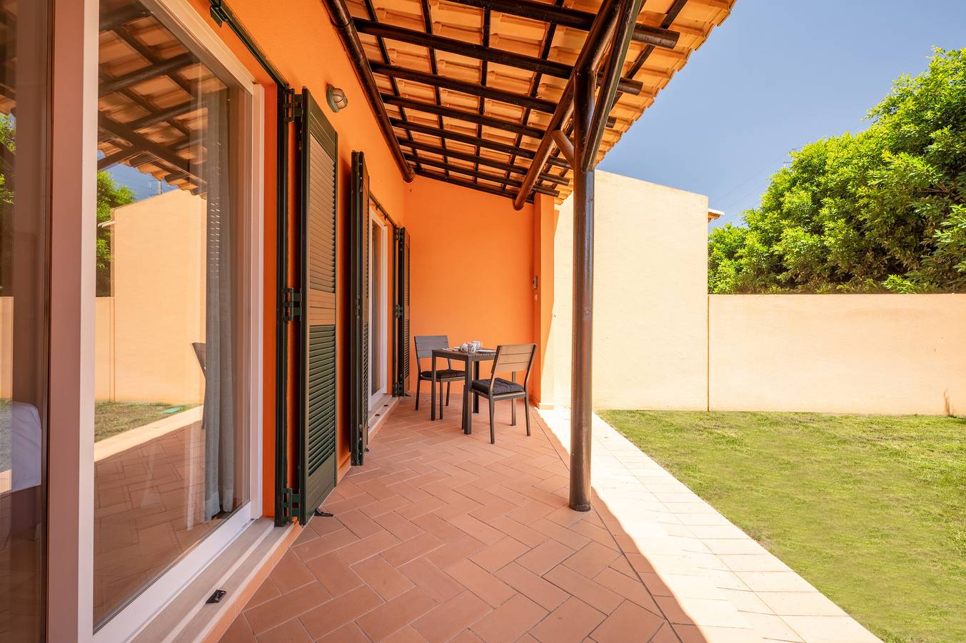 Apartamento inteiro, Apartamento de férias para 4 pessoas com terraço in Aroeira, Charneca de Caparica e Sobreda