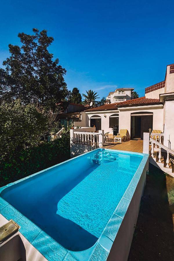 Chalet para 7 personas, con Terraza y Jardín además de Piscina y Vistas en El Faro