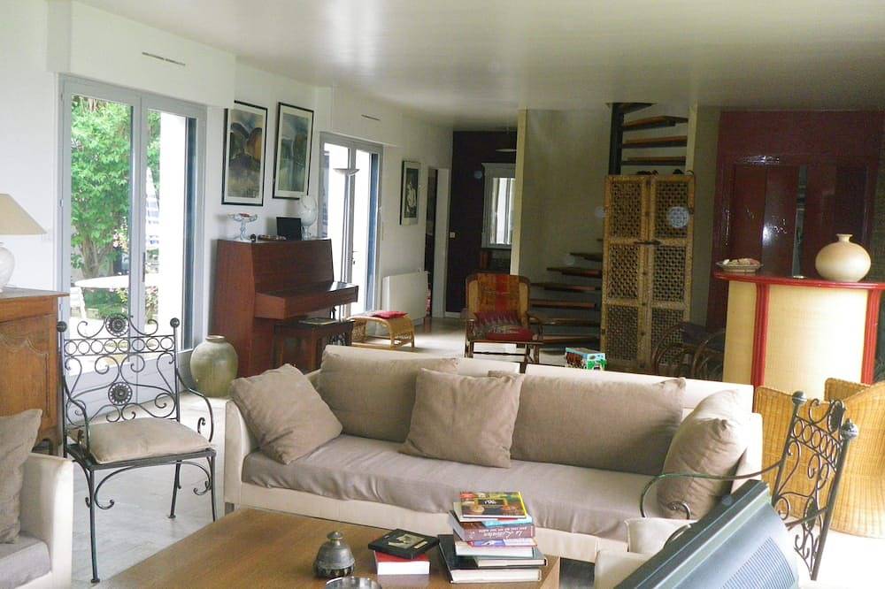 Villa d'architecte, vue imprenable. in Saint-Benoît-de-l'Aure, Région de Bayeux