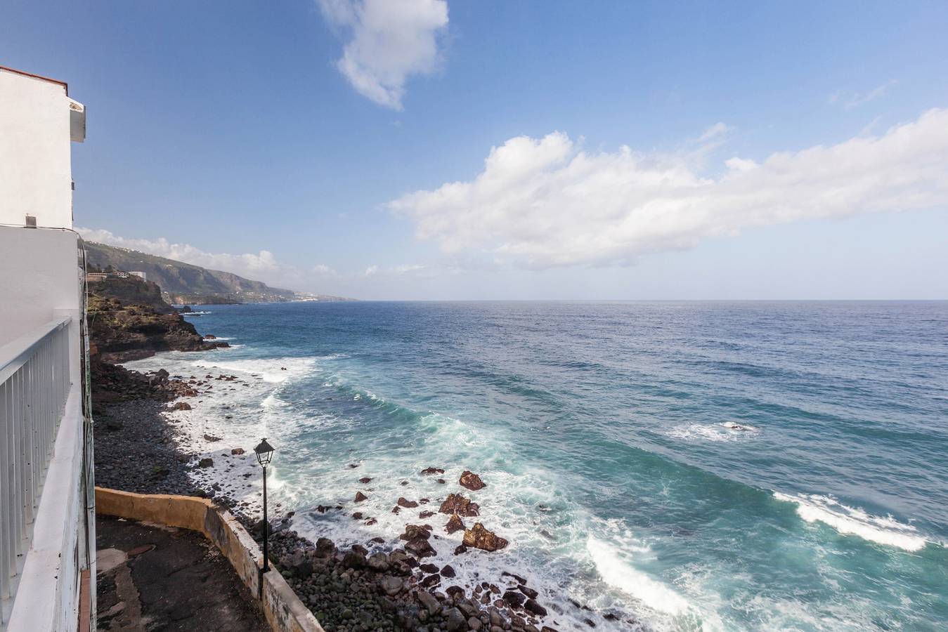 Apartamento inteiro, Apartamento de férias "Casa Punta Brava" com vista para o mar, vista para a montanha, Wi-Fi, A/C & Terraço; Estacionamento disponível in El Burgado, Puerto de la Cruz