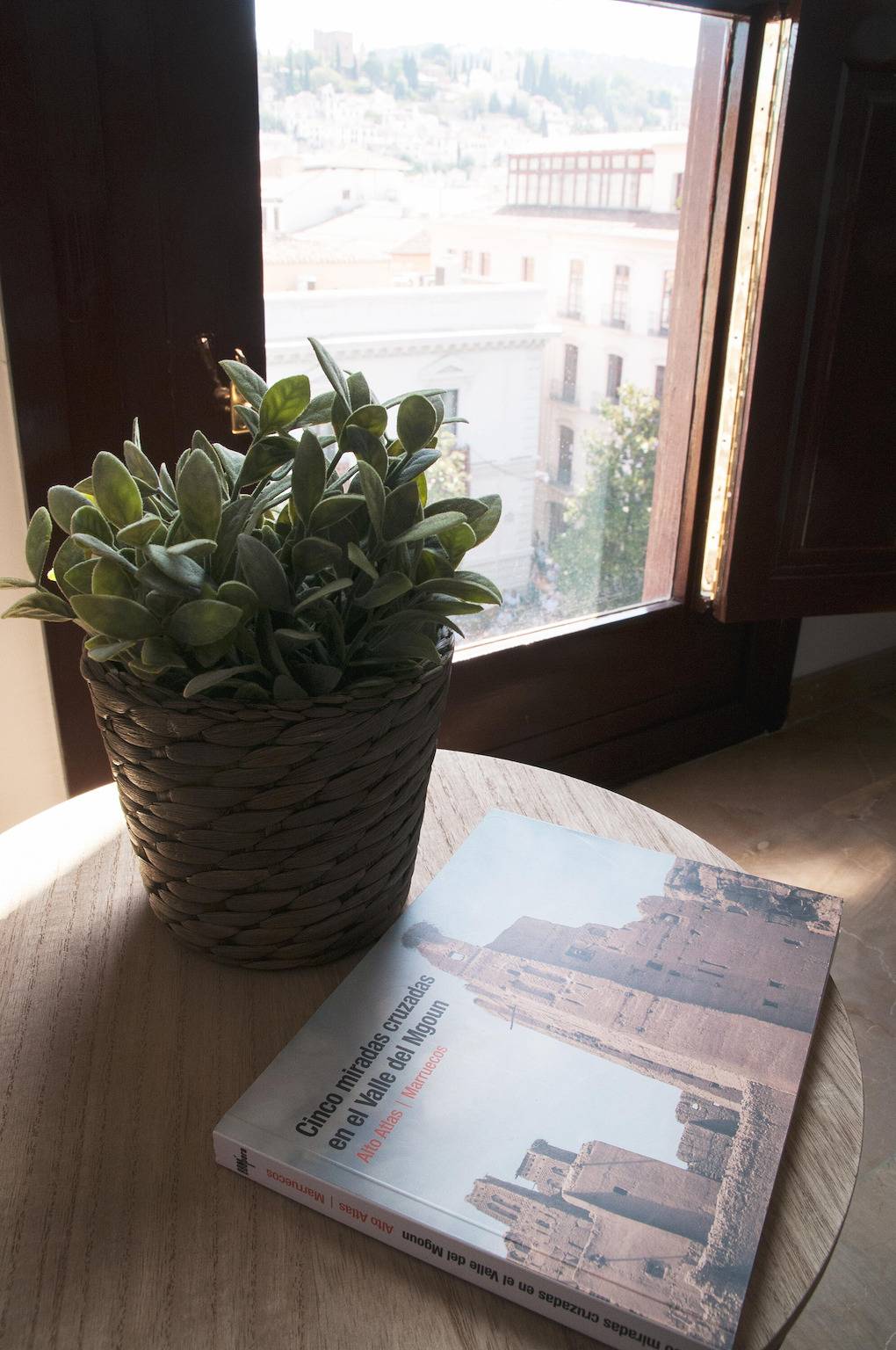 Apartamento entero, Ático Centro con Vistas a la Alhambra, Balcón, Wi-Fi y Aire Acondicionado in Realejo-San Matías, Granada