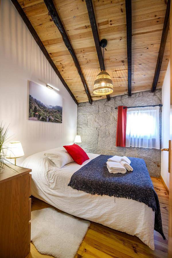 Gîte pour 6 personnes, avec vue et terrasse, animaux acceptés à Seia - 4