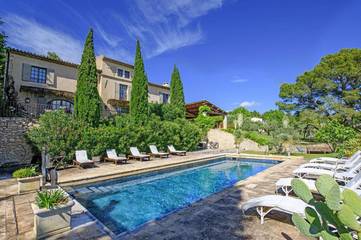 Chambre d’hôte pour 2 personnes, avec piscine ainsi que terrasse et jacuzzi à Paradou