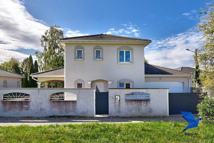 Maison de vacances pour 4 personnes, avec Terrasse et Jardin à Jonage
