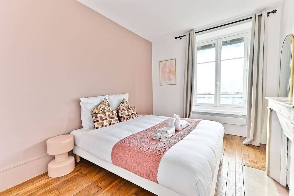 Entire apartment, Apartment View of Tour effeil Defense in Puteaux, Hauts-de-Seine