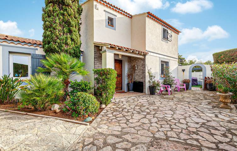 Maison de vacances pour 8 personnes, avec piscine ainsi que terrasse et jardin, animaux acceptés