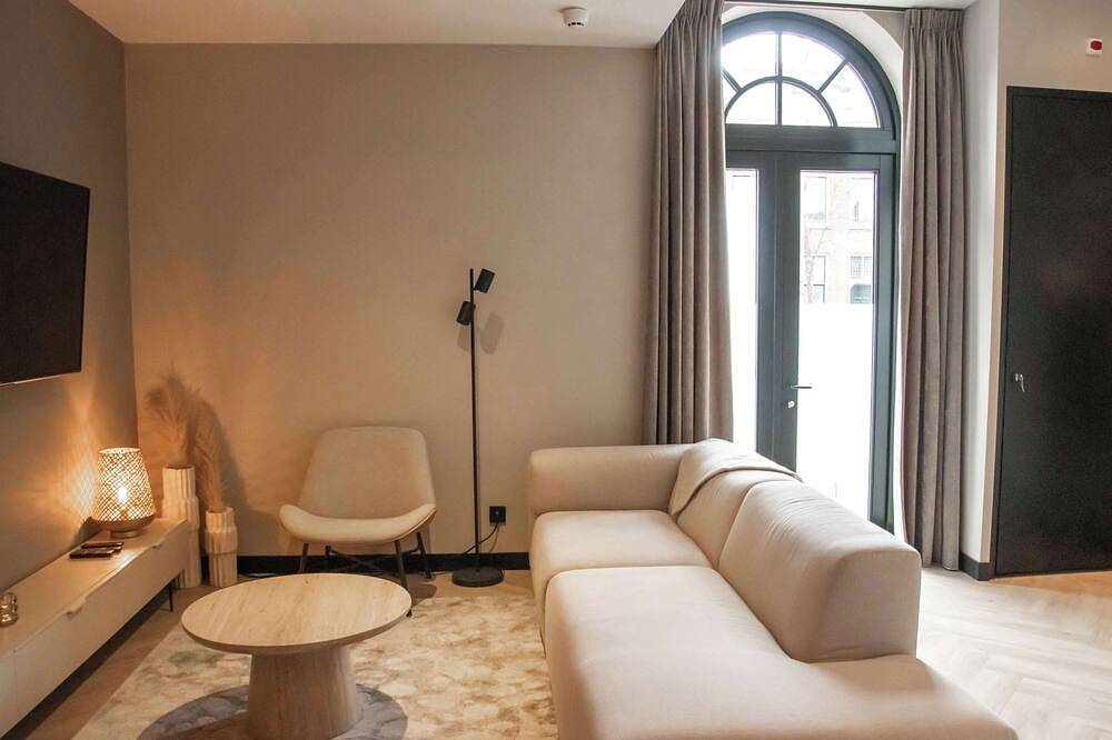 Geheel appartement, De Vooruitgang Sneek - De Franekervaart in Sneek, Nederlandse kust