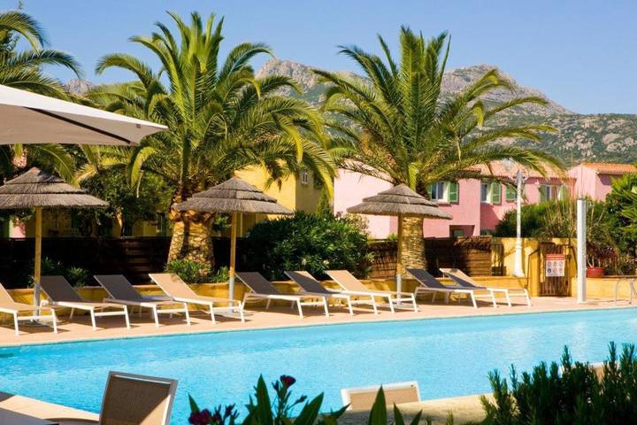 Appart’hôtel pour 6 personnes, avec jardin ainsi que balcon et piscine