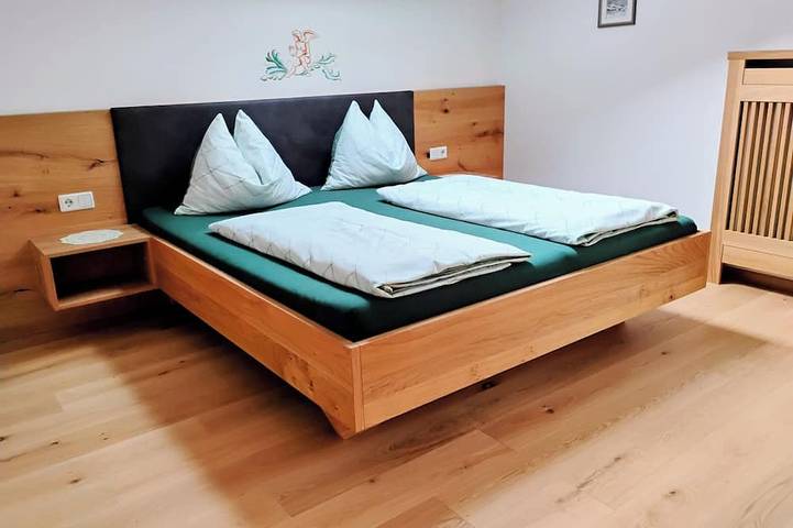Ferienwohnung für 4 Personen, mit Balkon und Garten sowie Pool in Latsch