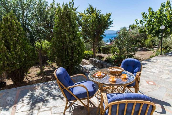 Maison d’hôte pour 4 personnes, avec Terrasse ainsi que Jardin et Vue dans Égine