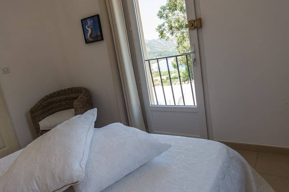 Entire apartment, New Apartment With Magnificent View Of Saint Florent Bay in Saint-Florent, Calvi region