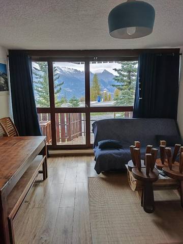 Gîte pour 5 personnes, avec vue et terrasse à Enchastrayes