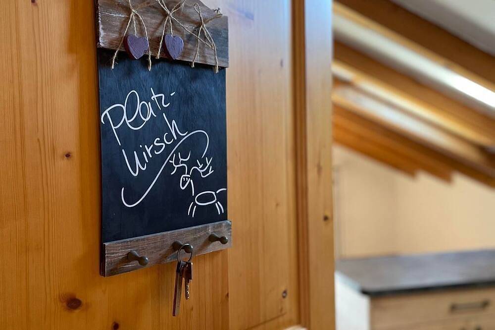 Ganze Wohnung, \"Platzhirsch\" Fewo/Wohn-Schlafraum/Dusche, Wc - Elisabeth, Landhaus in Krün, Bayerische Alpen