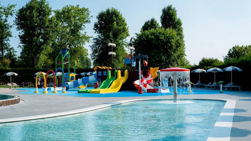 Resort per 2 persone, con Idromassaggio e Terrazza nonché Piscina per bambini e Piscina a Caorle