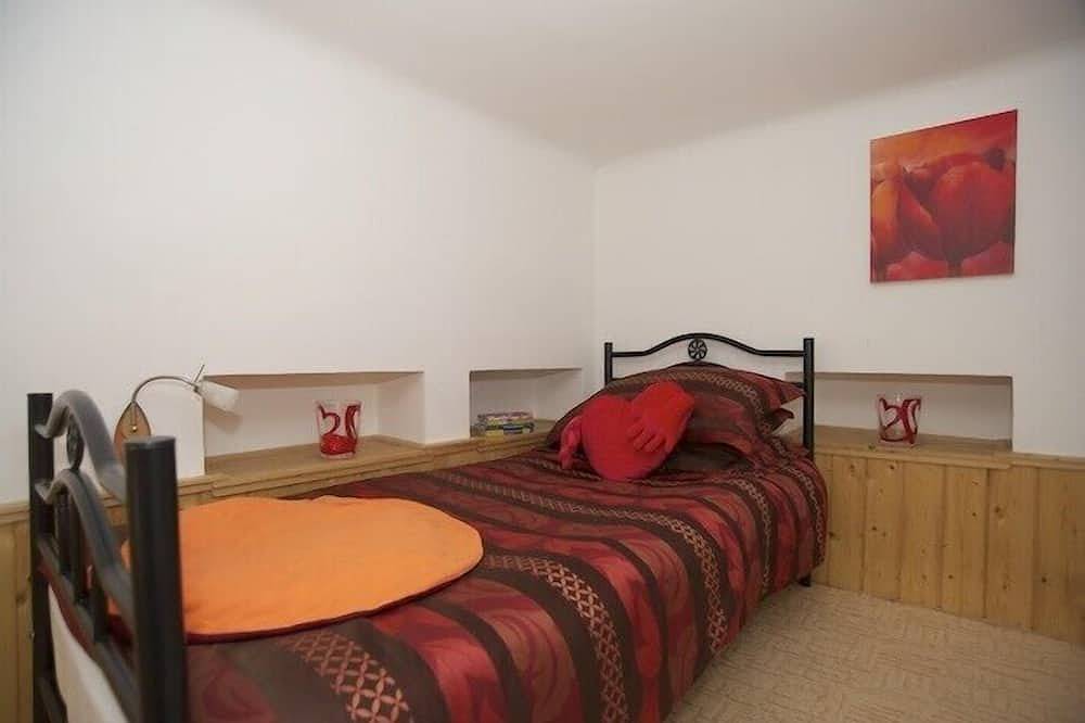 Entire apartment, Central Budapest apartment | 4Br | Sleeps 7 | Walk to Top Attractions in Budapest, Danube-Ipoly National Park