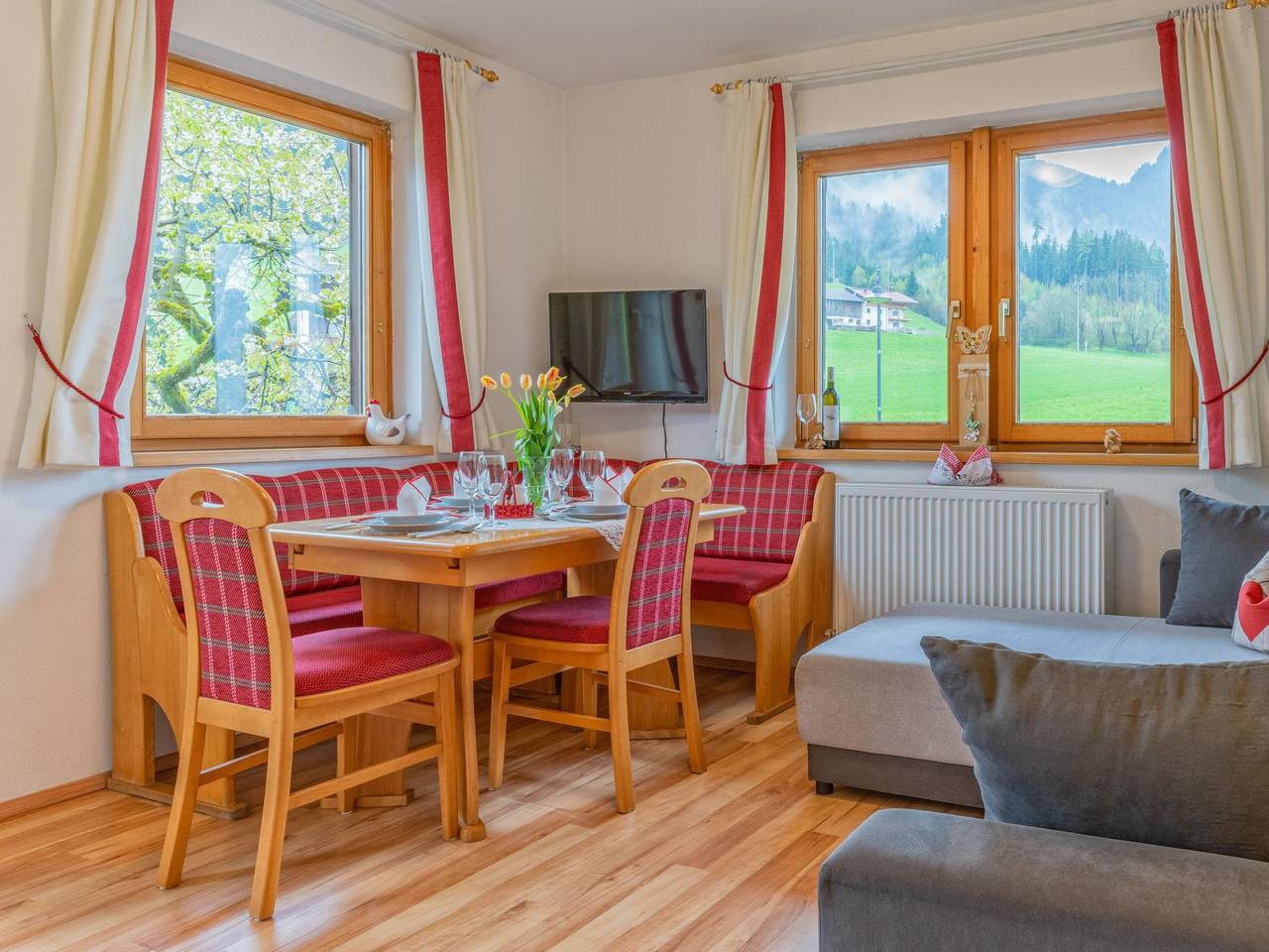 Ganze Wohnung, Gemütliche Gruppenunterkunft bei der Skipiste in Reith im Alpbachtal, Kitzbüheler Alpen