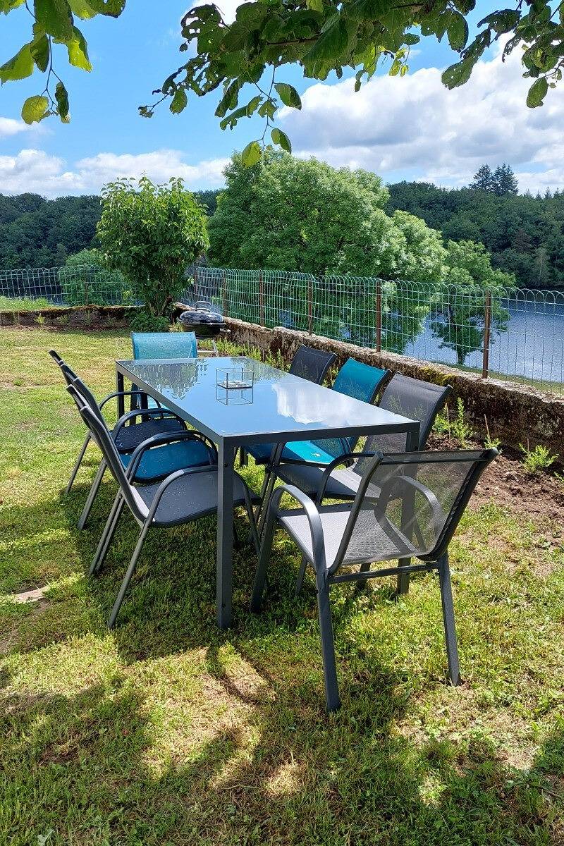 Gîte vue lac dans le cantal pour 8 personnes in Champs-sur-Tarentaine-Marchal, Parc naturel régional des Volcans d'Auvergne
