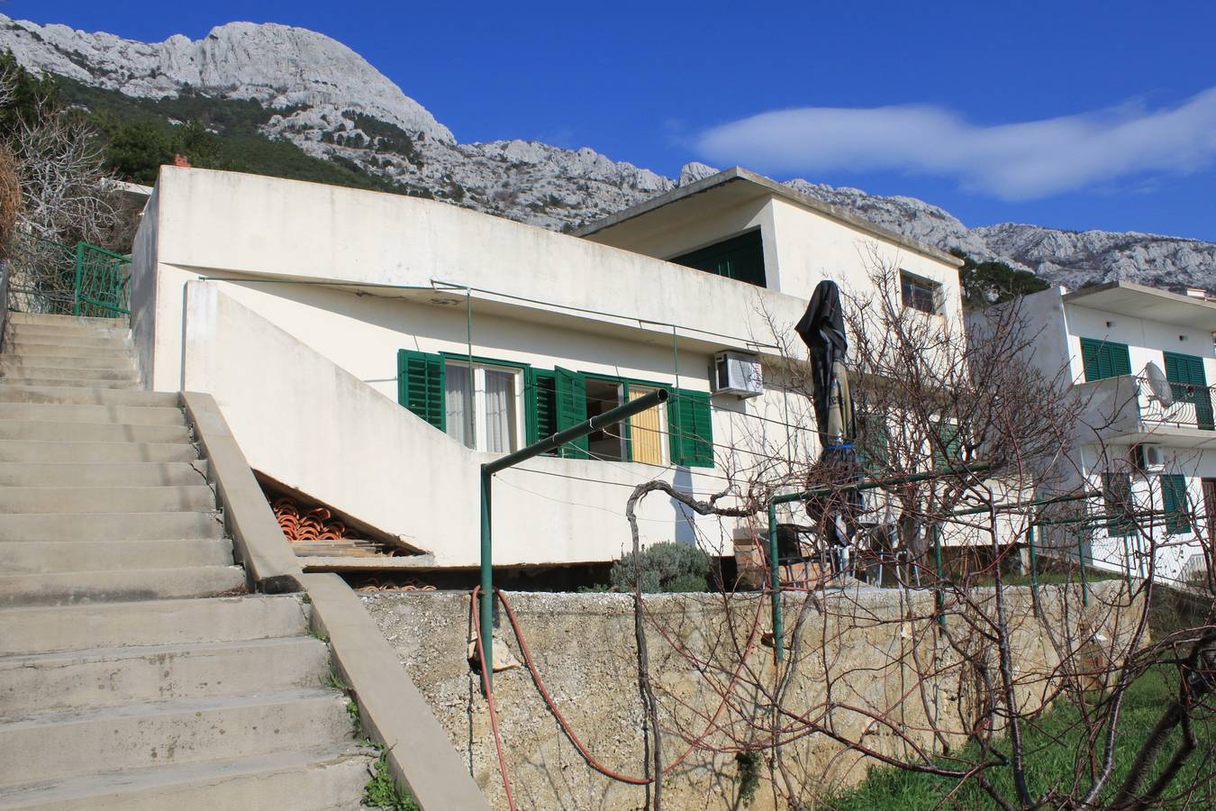 Geheel appartement, Eenkamerappartement met terras en uitzicht op zee Marusici, Omis A-8632-a in Marusici, Omiš-Riviera