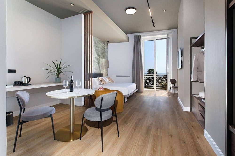 Vesuvius Palace Aparthotel - Suite Jupiter in Ercolano, Vesuvio National Park