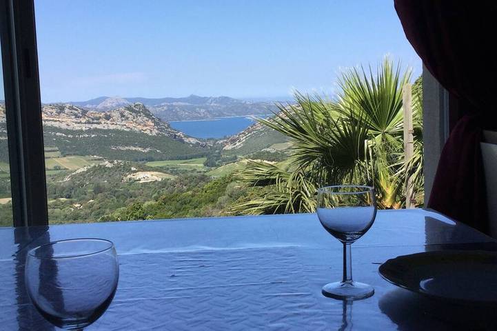 Location de vacances pour 2 personnes, avec Terrasse et Jardin à Barbaggio