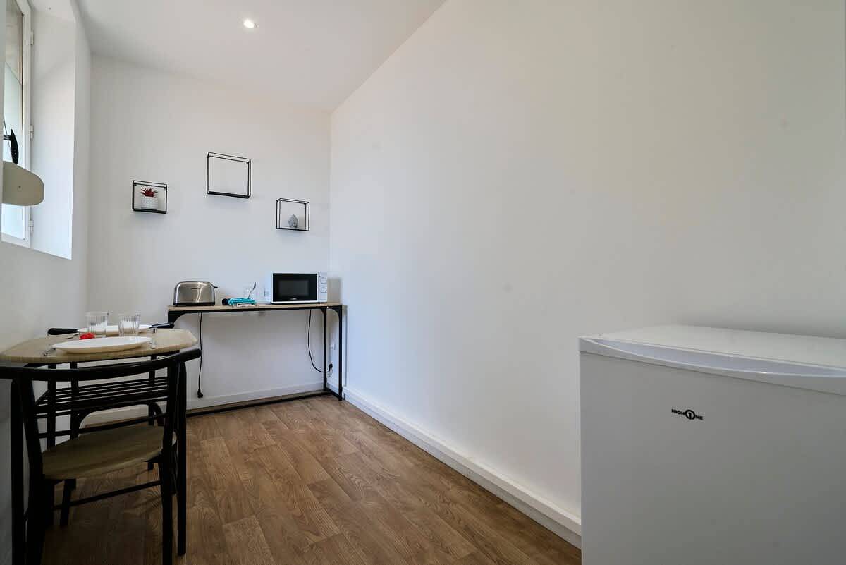 Ganzes Studio, Cocon avec balnéo, terrasse, proche gare in Tourcoing, Lille und Umgebung