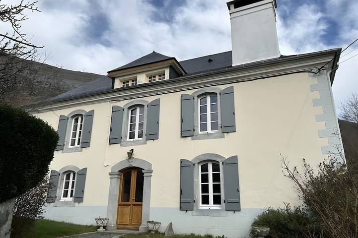 Location de vacances pour 9 personnes, avec terrasse et jardin à Salles (Hautes-Pyrénées)