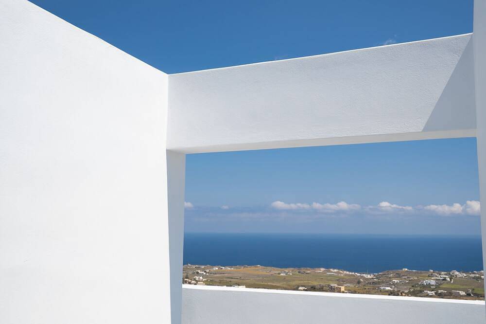Entire apartment, Villa Flora-8 min walk from Fira in Firostefani, Thera