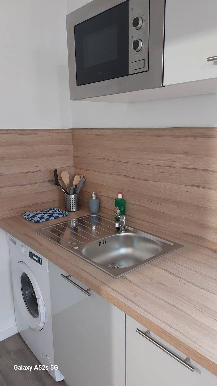 Studio entier, Studio 5 moderne avec Wifi et stationnement in Saint-Étienne-du-Rouvray, Région de Rouen